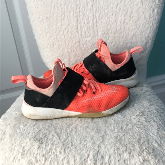 NIKE - Picture 2 of 2